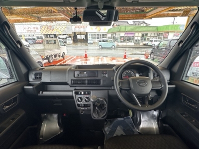 ハイゼットカーゴ(ダイハツ)中古車 後席から見た前席