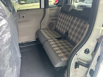 N-BOX(ホンダ)届出済未使用車 後席内装