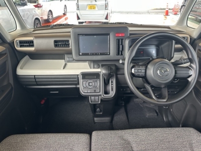 新型スペーシアのOEM(スズキ)中古車 後席から見た前席