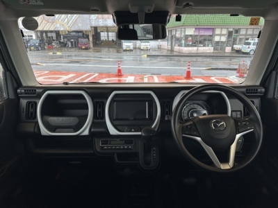 フレアクロスオーバー(マツダ)中古車 後席から見た前席