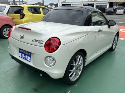 コペン(ダイハツ)届出済未使用車 後席から見た前席