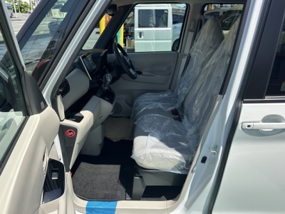 新型ルークス(ニッサン)ディーラ-試乗車 前席内装