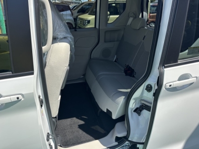 新型ルークス(ニッサン)ディーラ-試乗車 後席内装