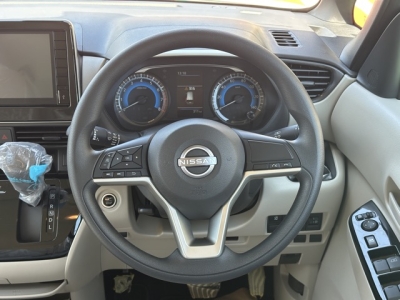 新型ルークス(ニッサン)ディーラ-試乗車 内外装写真