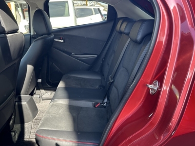 MAZDA2(マツダ)中古車 後席内装