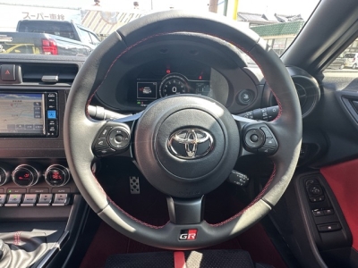 GR86(トヨタ)中古車 後席から見た前席