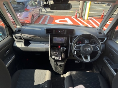 ルーミー(トヨタ)中古車 後席から見た前席