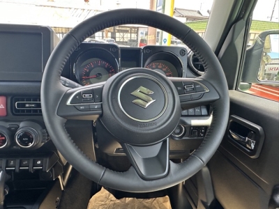 ジムニーシエラ(スズキ)登録済未使用車 後席から見た前席