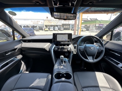 ハリアー(トヨタ)中古車 後席から見た前席