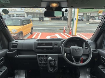 ハイゼットカーゴ(ダイハツ)中古車 後席から見た前席