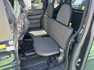 N-VAN(ホンダ)届出済未使用車 後席から見た前席