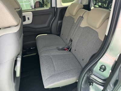 N-BOX(ホンダ)中古車 後席内装
