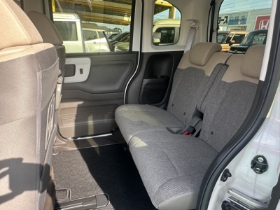 N-BOX(ホンダ)中古車 後席内装