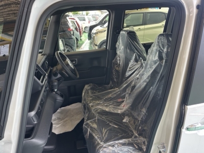 新型N-BOX(ホンダ)届出済未使用車 後方