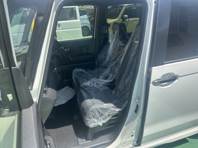 新型N-BOX(ホンダ)届出済未使用車 前席内装