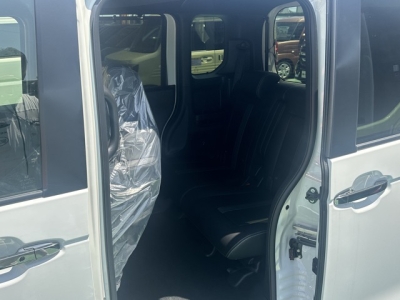 新型N-BOX(ホンダ)届出済未使用車 内外装写真