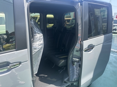 新型N-BOX(ホンダ)届出済未使用車 後席内装