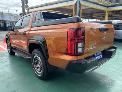 トライトン(三菱)中古車 後方