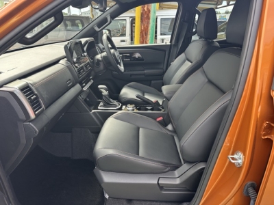 トライトン(三菱)中古車 前席内装