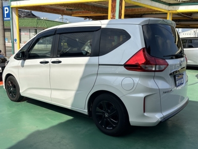 フリード+(ホンダ)中古車 後方