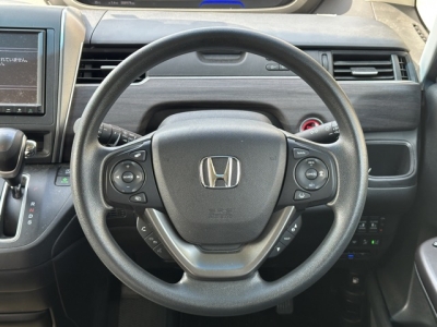 フリード+(ホンダ)中古車 前席内装