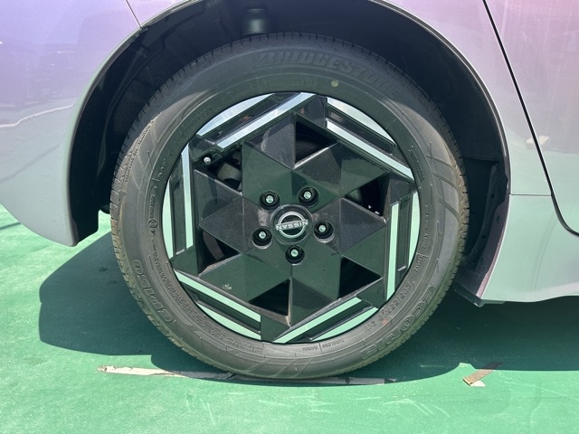 リーフ(ニッサン)中古車 12