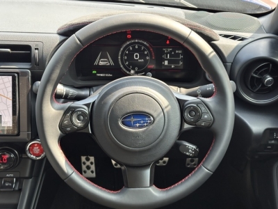 BRZ(スバル)中古車 内外装写真