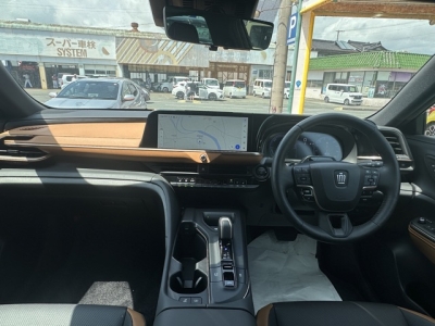 クラウンクロスオーバー(トヨタ)中古車 後席から見た前席