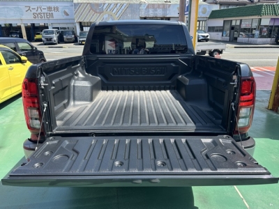 トライトン(三菱)中古車 内外装写真他