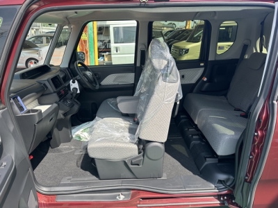タント(ダイハツ)中古車 後席内装