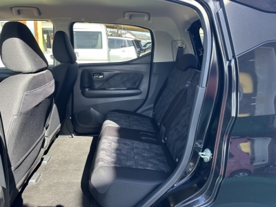 ekクロス(三菱)中古車 後席内装