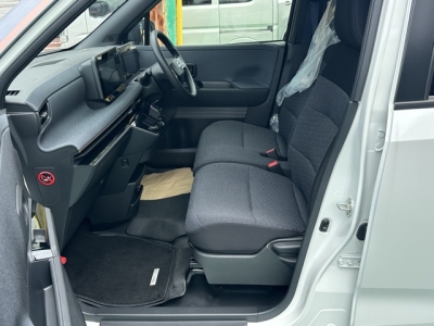 サクラ(ニッサン)中古車 前席内装