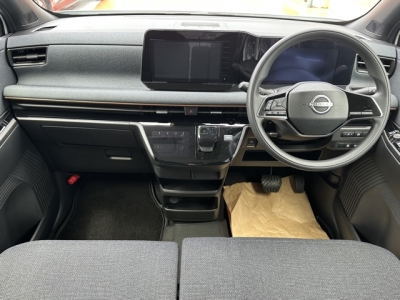 サクラ(ニッサン)中古車 後席から見た前席
