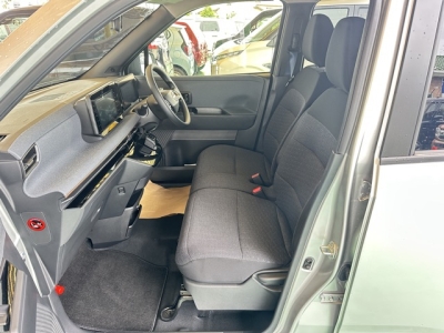 サクラ(ニッサン)中古車 前席内装