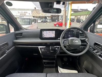 サクラ(ニッサン)中古車 後席から見た前席