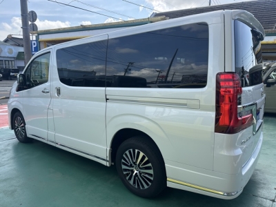 グランエース(トヨタ)中古車 後方