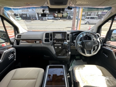 グランエース(トヨタ)中古車 内外装写真