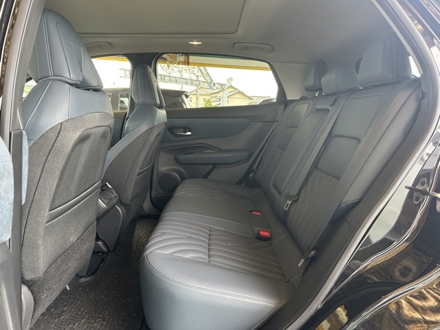 アリア(ニッサン)中古車 4