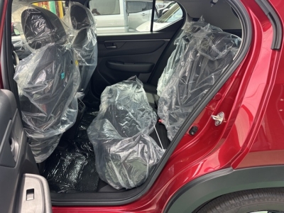 WR-V(ホンダ)登録済未使用車 後席内装