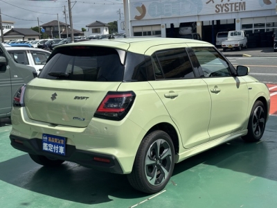 新型スイフト(スズキ)登録済未使用車 内外装写真他２