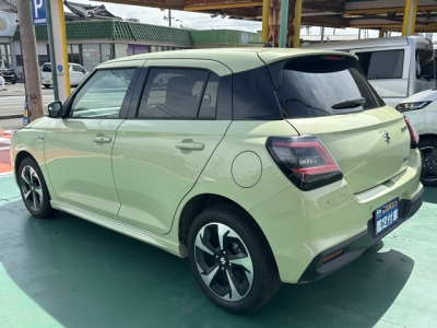 新型スイフト(スズキ)登録済未使用車 後方