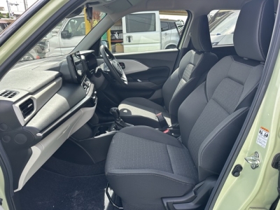 新型スイフト(スズキ)登録済未使用車 前席内装