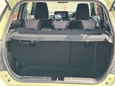 新型スイフト(スズキ)登録済未使用車 内外装写真他