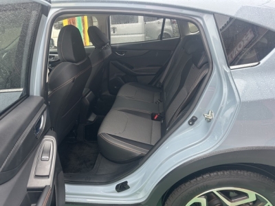 XV(スバル)中古車 後席内装
