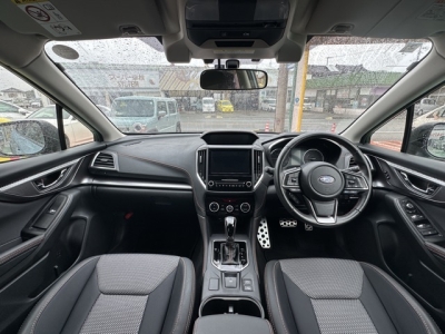 XV(スバル)中古車 後席から見た前席