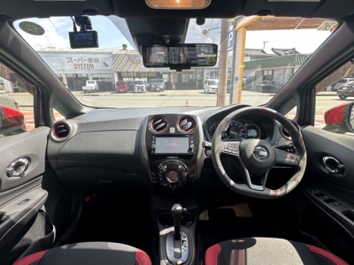 ノート(ニッサン)中古車 後席から見た前席
