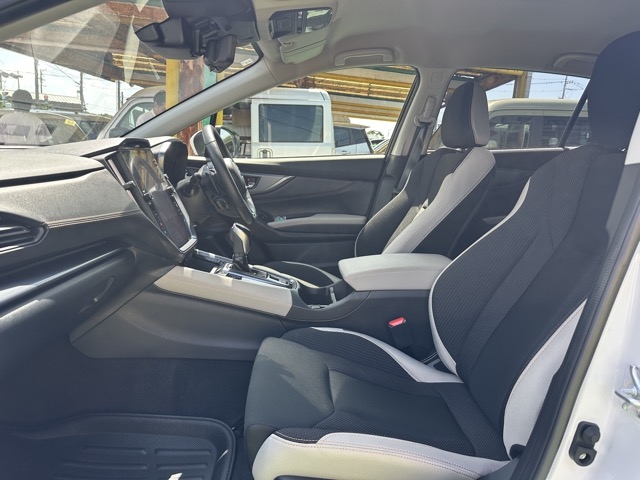 レヴォーグ(スバル)中古車 3