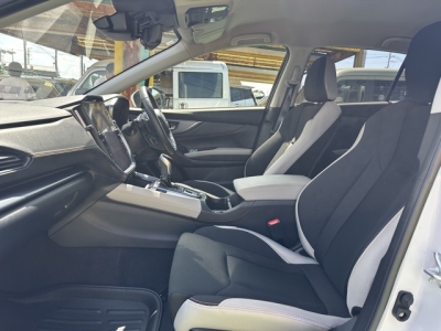 レヴォーグ レイバック(スバル)中古車 前席内装