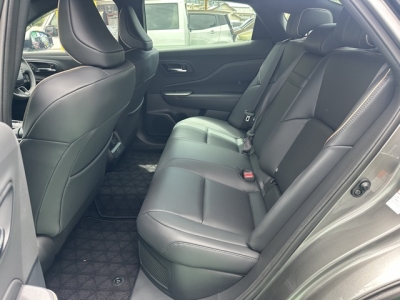 クラウンクロスオーバー(トヨタ)中古車 後席内装