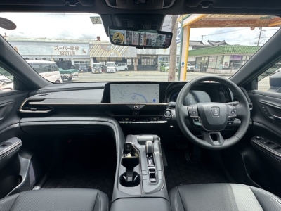クラウンクロスオーバー(トヨタ)中古車 後席から見た前席